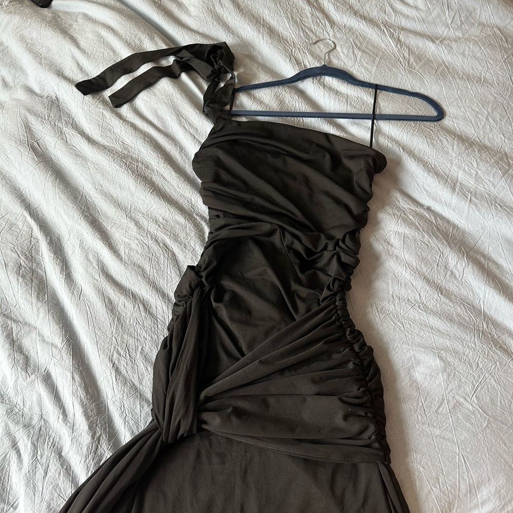Showpo Black One-Shoulder Maxi Dress - Picture 8 of 9